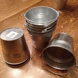 Small Galvanized Bucket with Handle (10)